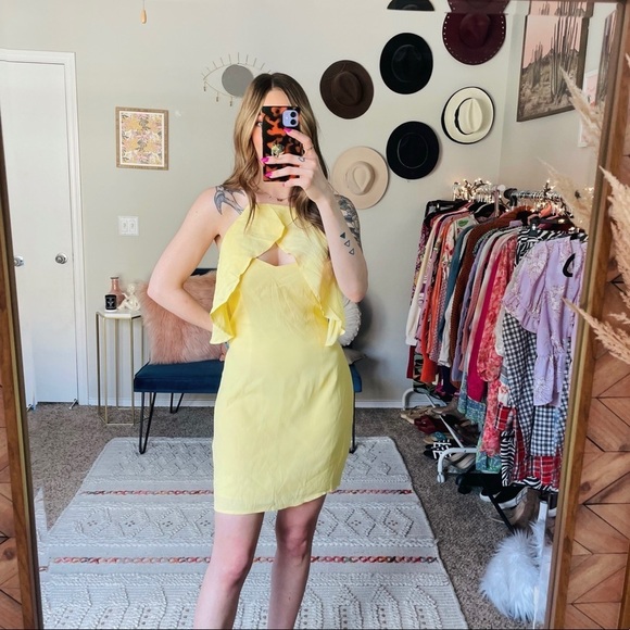 NEW BB Dakota Butter Yellow Off Shoulder Dress - Picture 3 of 7
